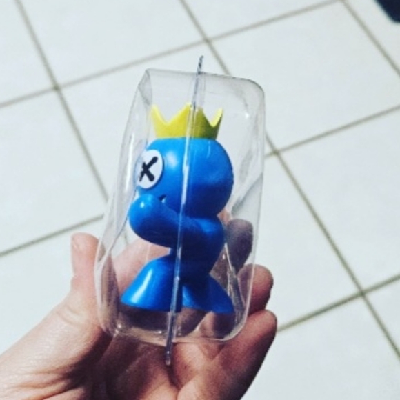 2024 PhatMojo Official Rainbow Friends Mini Figures Series 2 Blue - Picture 4 of 9